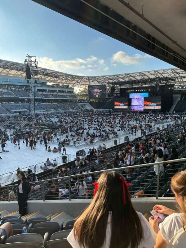 BMO Stadium, section: 118, row: R, seat: 3