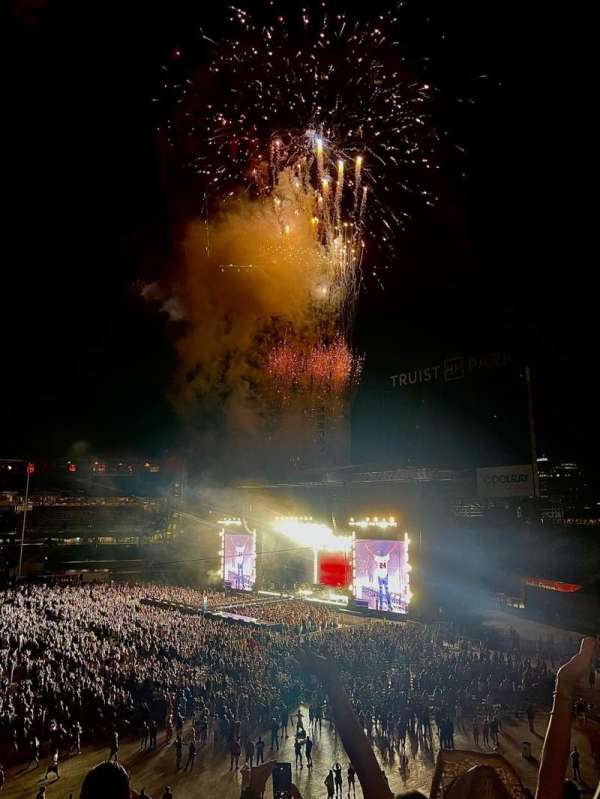 Truist Park, section: 214, row: 9, seat: 19