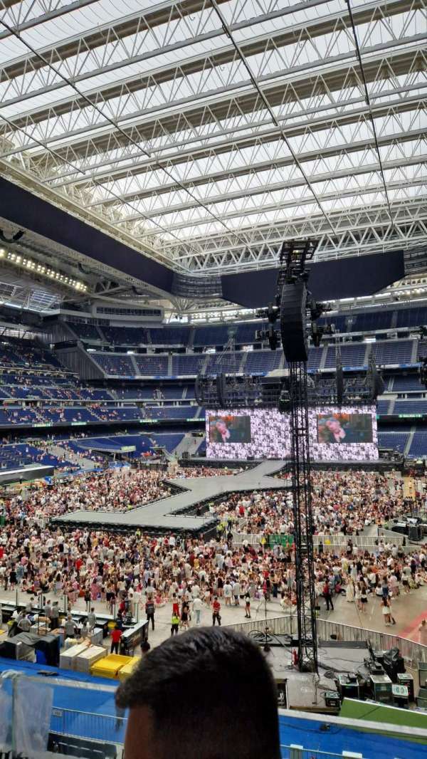 Photo by caroo at Santiago Bernabéu Stadium