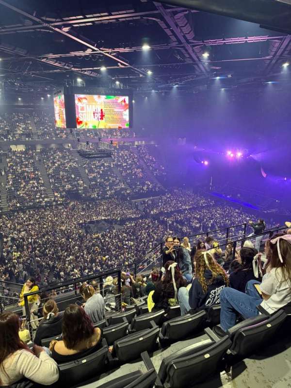 Accor Arena, section: Balcon E, row: 90, seat: 09