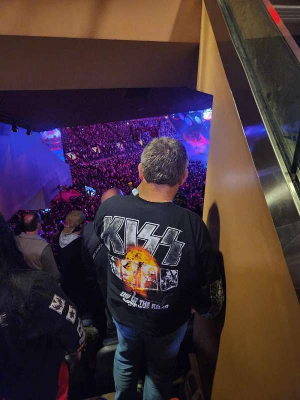Madison Square Garden, section: 208, row: 16, seat: 4