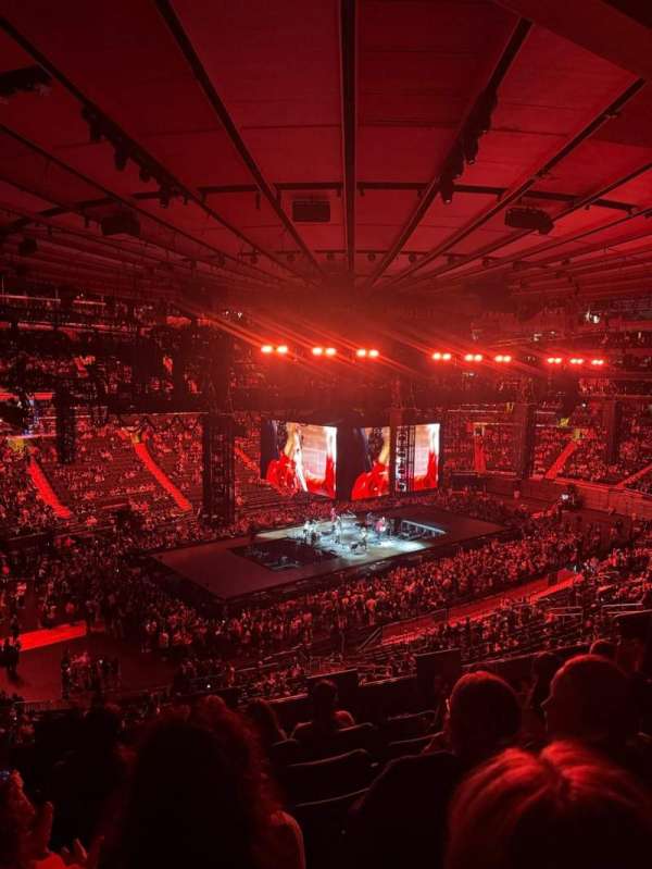 Madison Square Garden, section: 221, row: 6, seat: 14