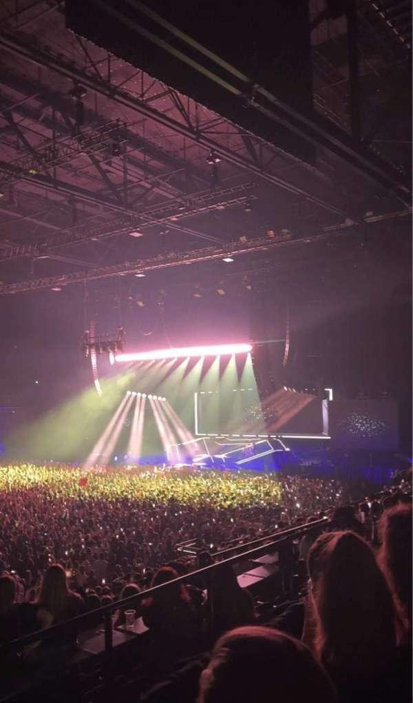 Hallenstadion, section: F1, row: 32, seat: 9