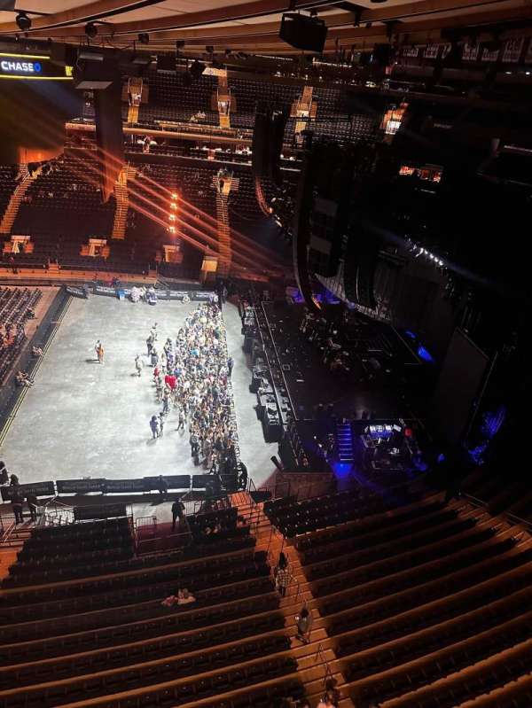 Madison Square Garden, section: 313, row: 1, seat: 13
