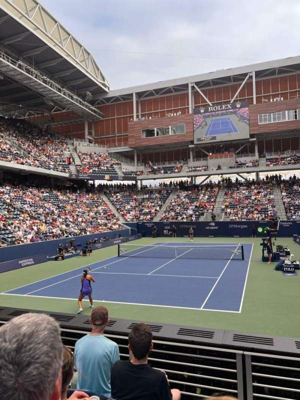 Louis Armstrong Stadium, section: 9, row: H, seat: 5
