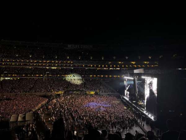MetLife Stadium, section: 212, row: 6, seat: 15