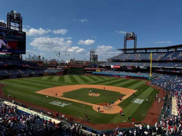 Citizens Bank Park, section: 224, row: 3, seat: 8
