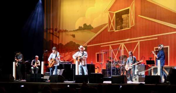 Ryman Auditorium, section: MF-3, row: Q, seat: 8