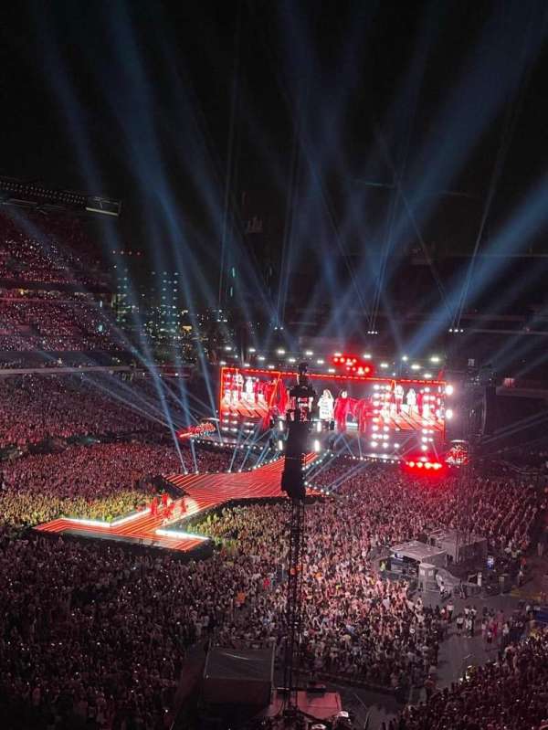 Lincoln Financial Field, section: M14, row: 18, seat: 17