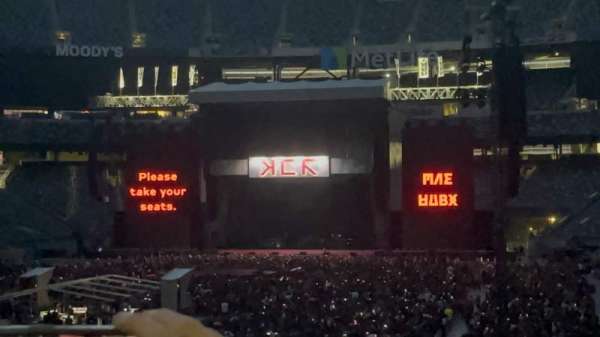 MetLife Stadium, section: 123, row: 32, seat: 24