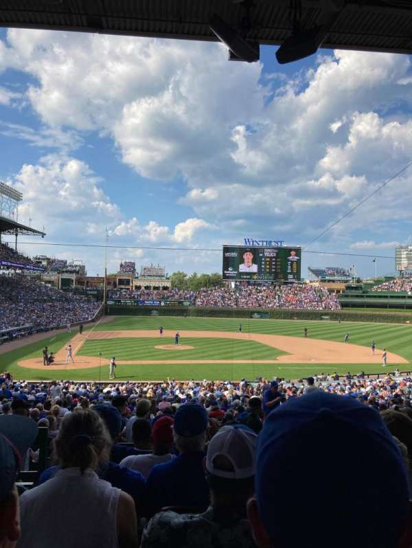 Wrigley Field, section: 222, row: 7, seat: 8