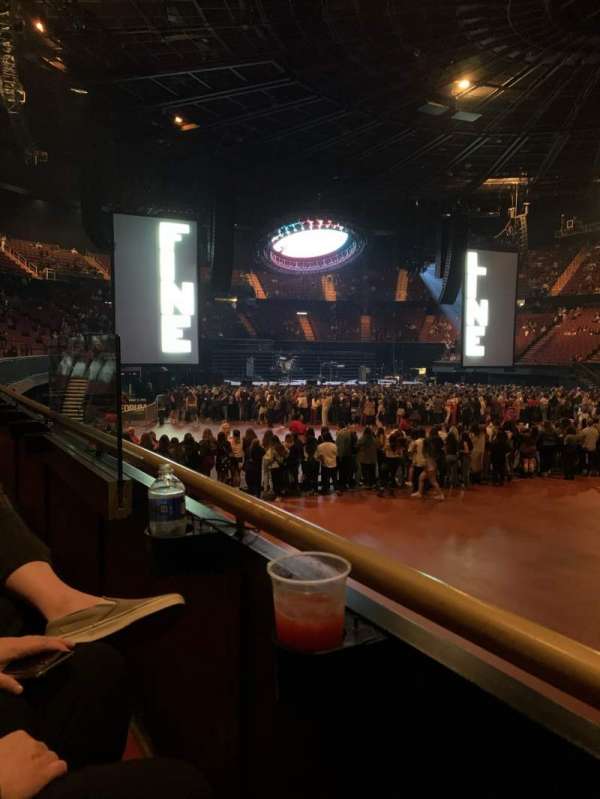 Kia Forum, section: 130, row: 1, seat: 10