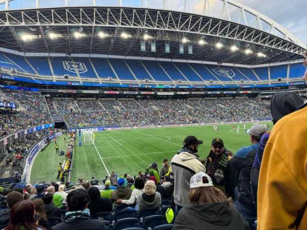 Lumen Field, section: 140, row: W, seat: 4