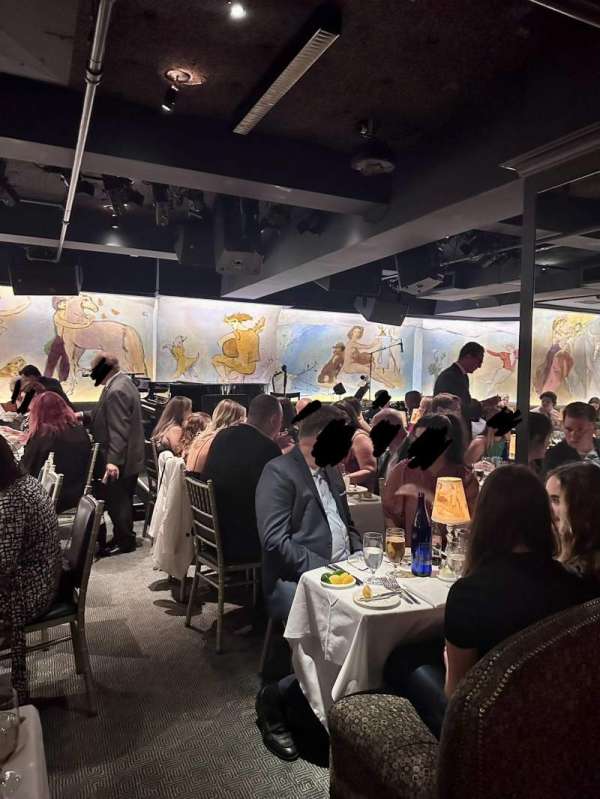 Cafe Carlyle, section: Bar
