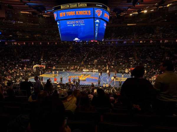 Madison Square Garden, section: 118, row: 22, seat: 9