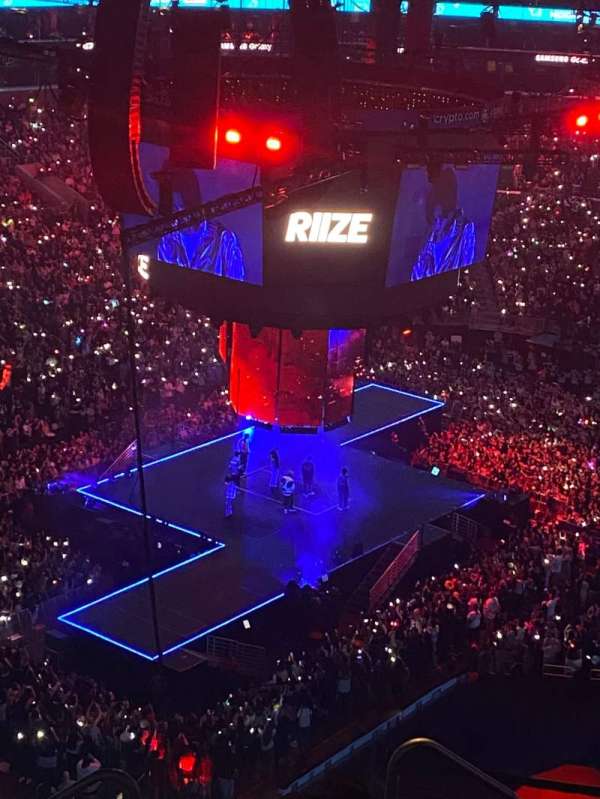Crypto.com Arena, section: 323, row: 8, seat: 2