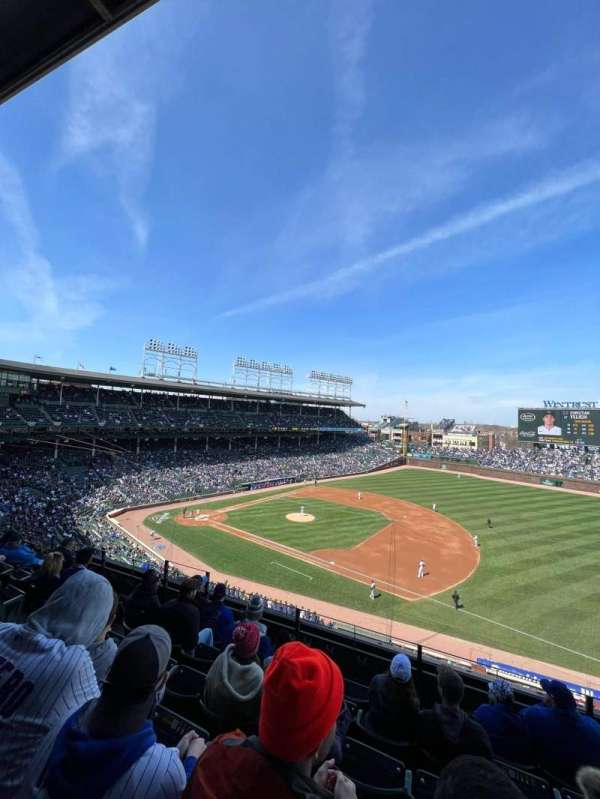 Wrigley Field, section: 327R, row: 6, seat: 8