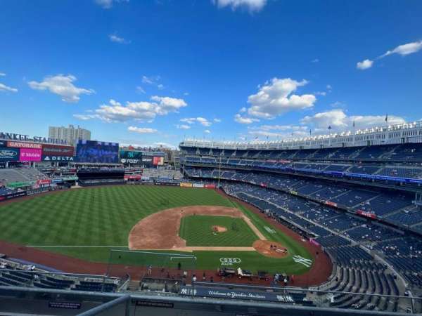 Yankee Stadium, section: 324, row: 3, seat: 20
