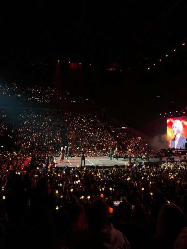 Royal Arena, section: 103, row: 16, seat: 47