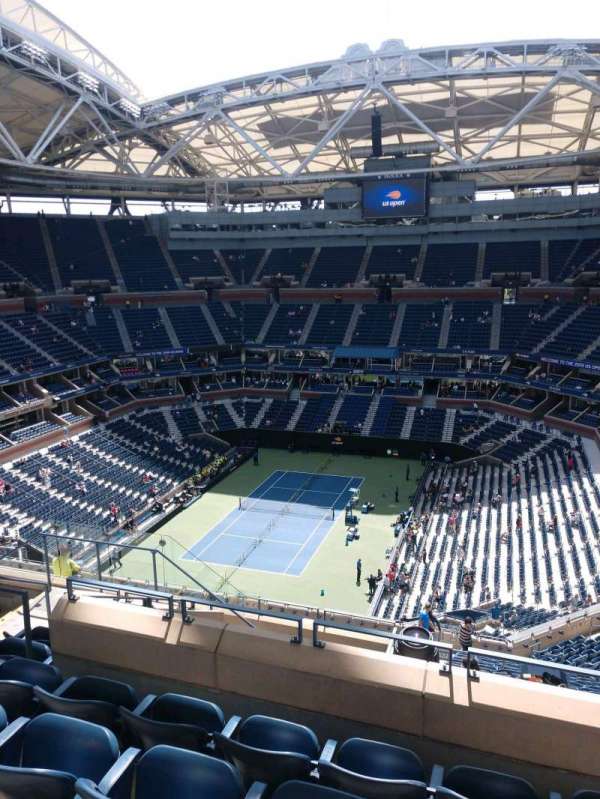 Arthur Ashe Stadium, section: 323, row: H, seat: 10
