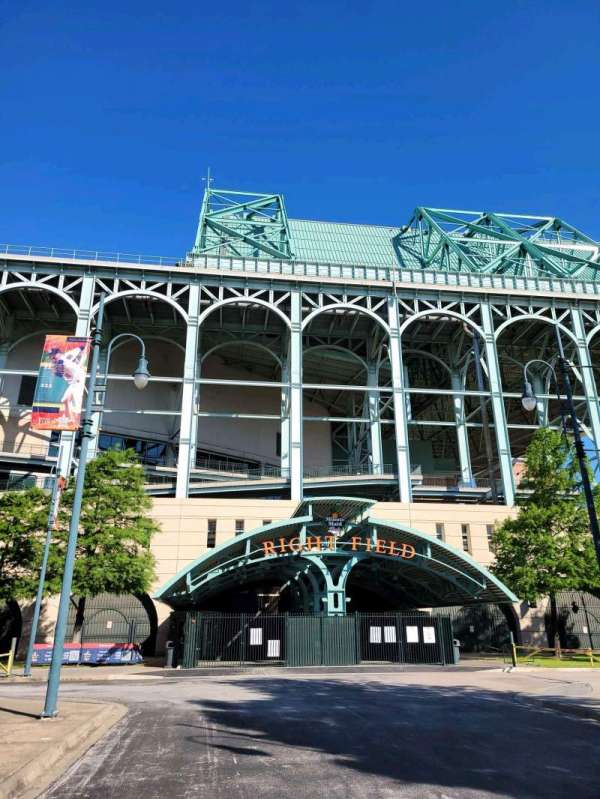 Daikin Park, section: right field gate