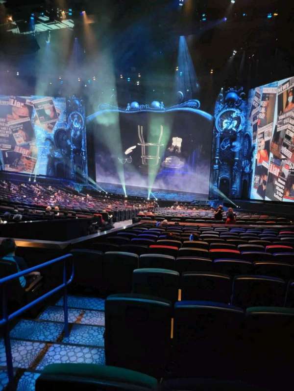 Michael Jackson One Theatre, section: 205, row: qq, seat: 2
