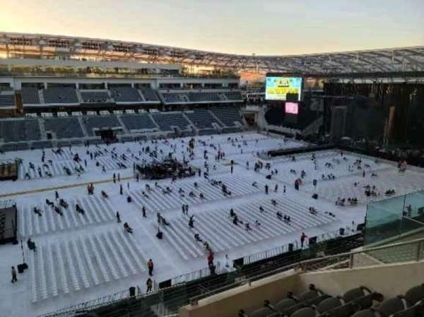 BMO Stadium, section: 214, row: Q, seat: 16