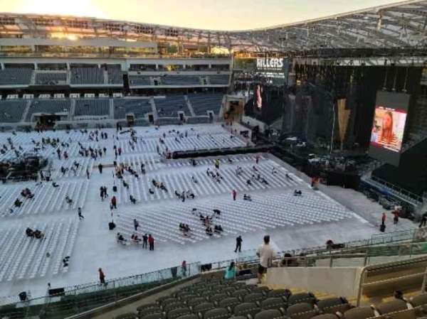 BMO Stadium, section: 211, row: Q, seat: 9