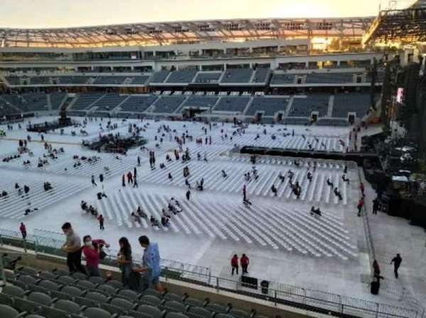 BMO Stadium, section: 209, row: H, seat: 9