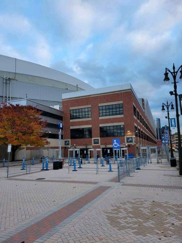 Ford Field, section: Gate B
