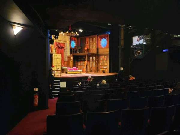 Duchess Theatre, section: Stalls, row: M, seat: 29