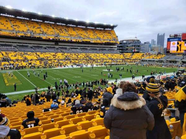 Acrisure Stadium, section: 130, row: EE, seat: 8