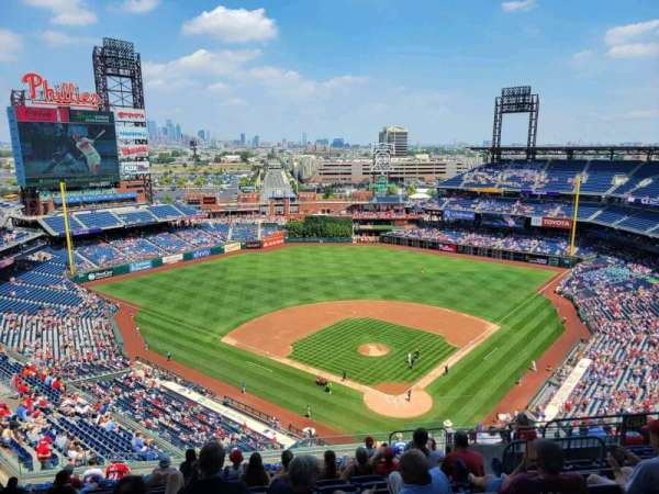 Citizens Bank Park, section: 422, row: 16, seat: 8