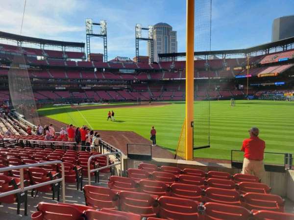 Busch Stadium, section: 130, row: 11, seat: 4