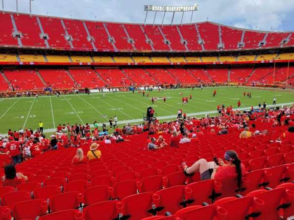 Arrowhead Stadium, section: 121, row: 32, seat: 20