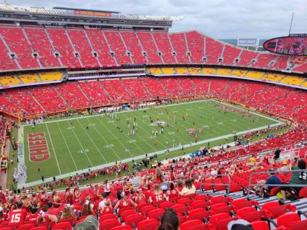 Arrowhead Stadium, section: 305, row: 32, seat: 7