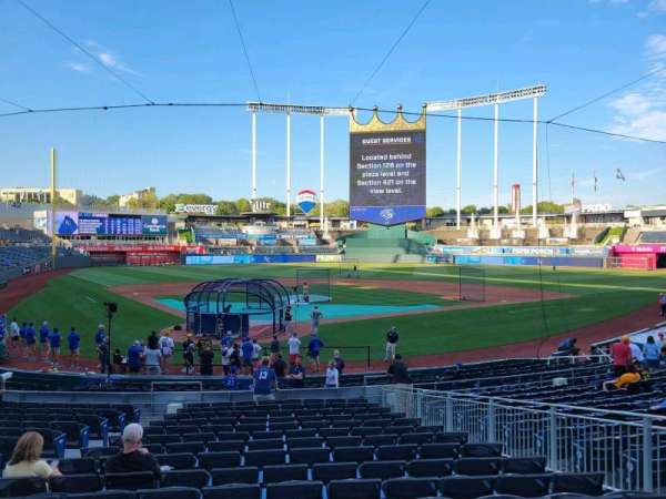 Kauffman Stadium, section: 129, row: s, seat: 7