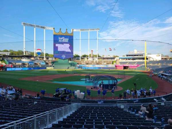 Kauffman Stadium, section: 126, row: uwc, seat: 4