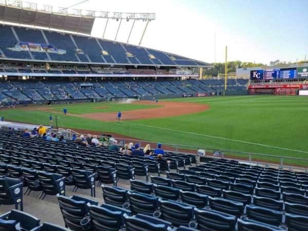 Kauffman Stadium, section: 142, row: s, seat: 6
