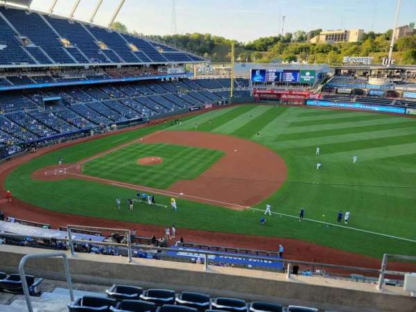 Kauffman Stadium, section: 432, row: f, seat: 5