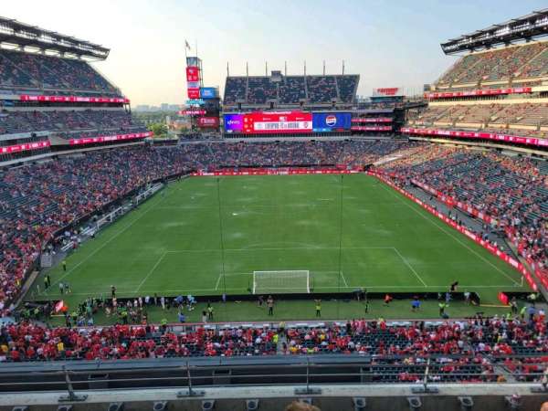 Lincoln Financial Field, section: m11, row: 17, seat: 17