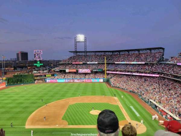 Citizens Bank Park, section: 325, row: 4, seat: 17