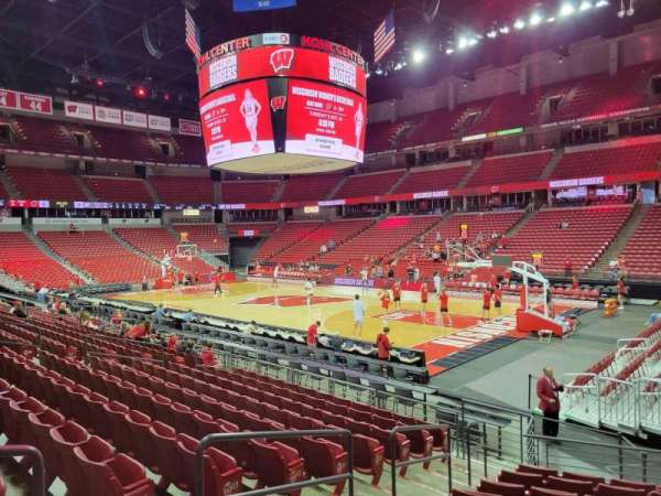 Kohl Center, section: 105, row: L, seat: 5