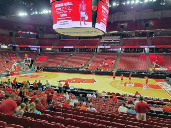 Kohl Center, section: 121, row: L, seat: 10