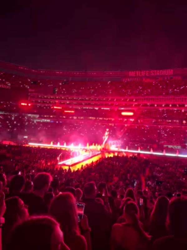 MetLife Stadium, section: 113, row: 18, seat: 3