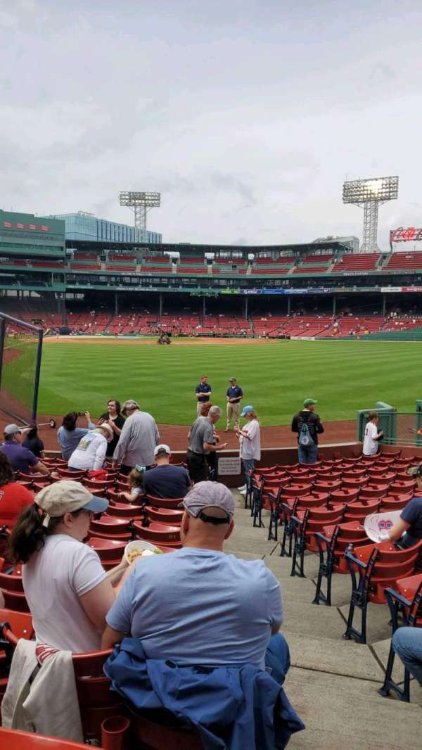 Fenway Park, section: Right Field Box 89, row: dd, seat: 1
