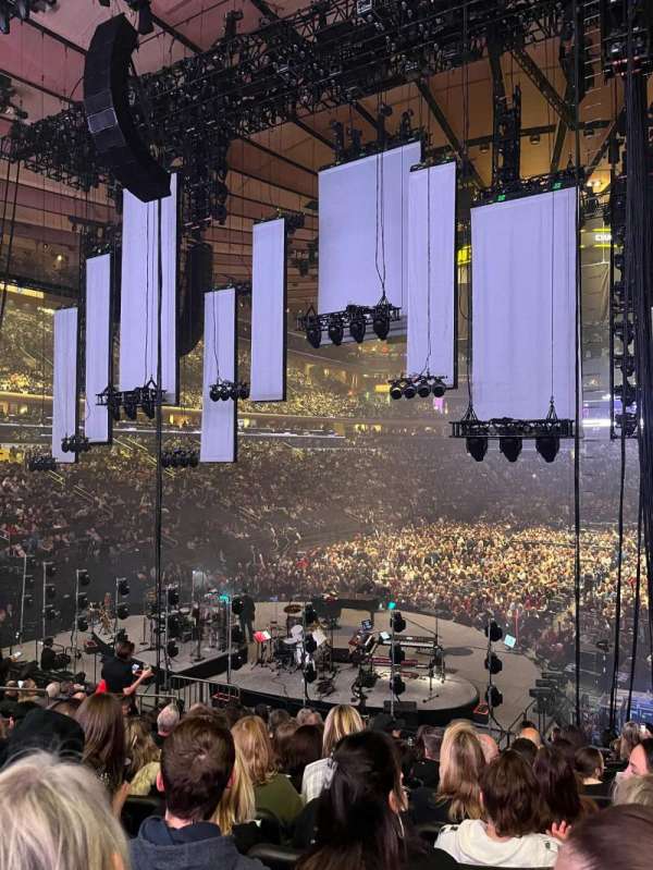 Madison Square Garden, section: 113, row: 17, seat: 8