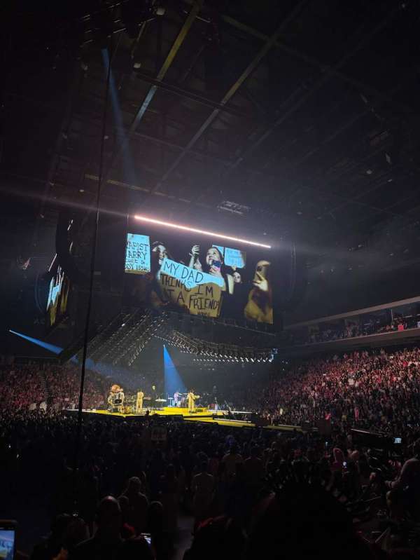 Acrisure Arena, section: 125, row: F, seat: 7