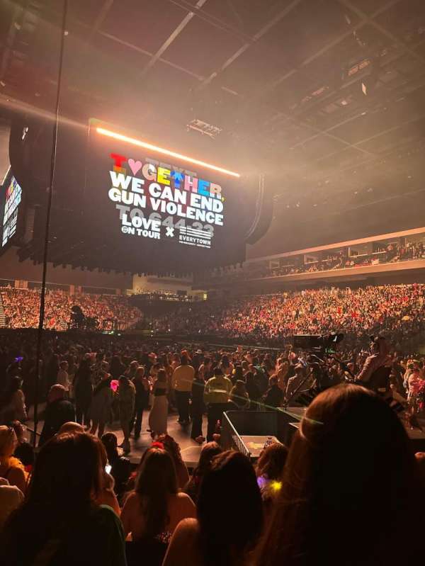 Acrisure Arena, section: 125, row: F, seat: 7