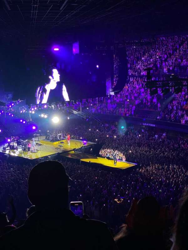 Kia Forum, section: 233, row: 6, seat: 8